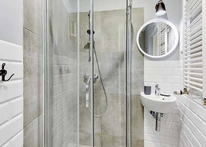 לינה וארוחת בוקר Navy Group - Marina 3*