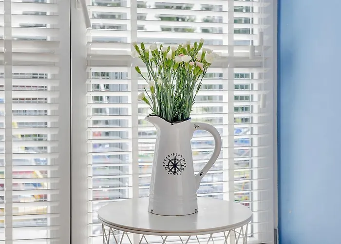 לינה וארוחת בוקר Navy Group - Marina 3*